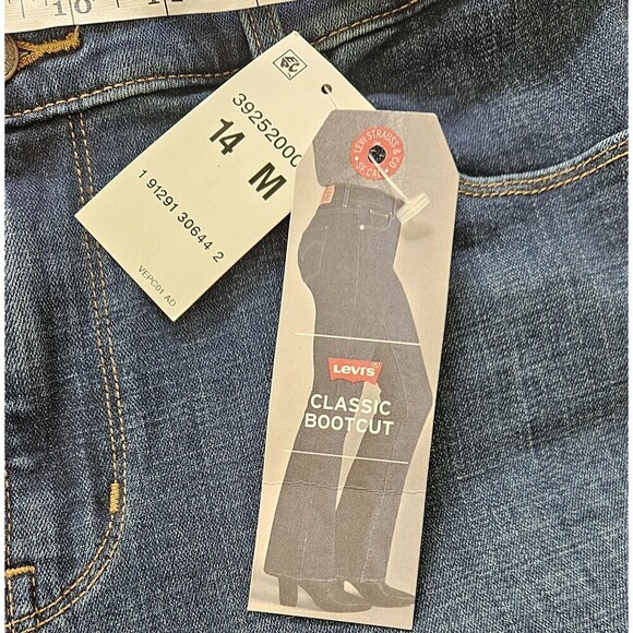 Levi's Signature Classic Boot Cut Jeans Size 14 M Med Wash 5 Pocket NEW Mid Rise - Picture 7 of 9